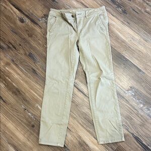 American Eagle Women’s Skinny Khaki Pants size 6 short